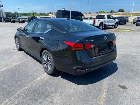 Used 2024 Nissan Altima 2.5 SV FWD image 5