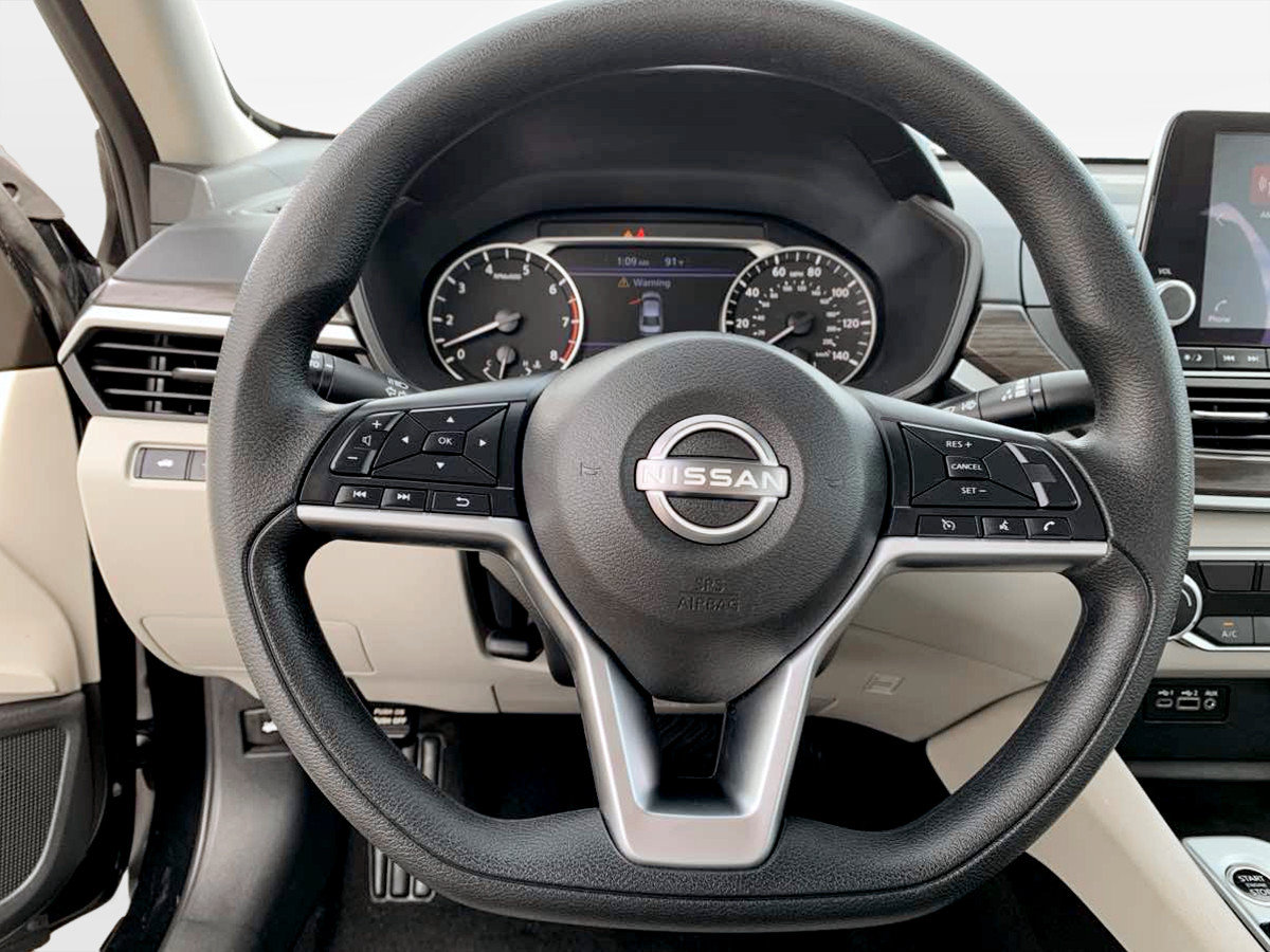 Used 2025 Nissan Altima 2.5 SV FWD image 22