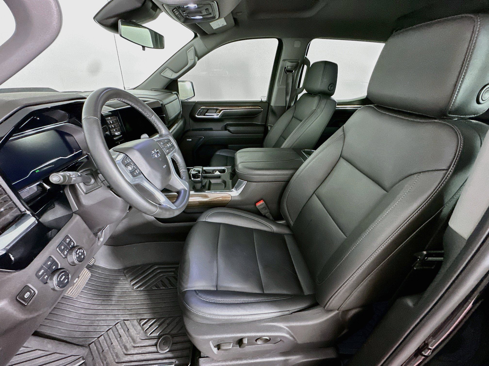 Used 2024 Chevrolet Silverado 1500 LT Trail Boss w/ Convenience Package II AWD/4WD image 13