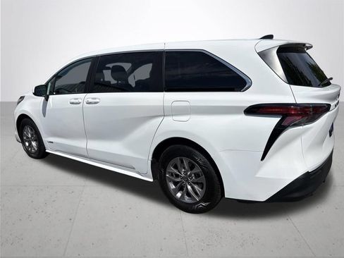 Used 2021 Toyota Sienna LE FWD image 8