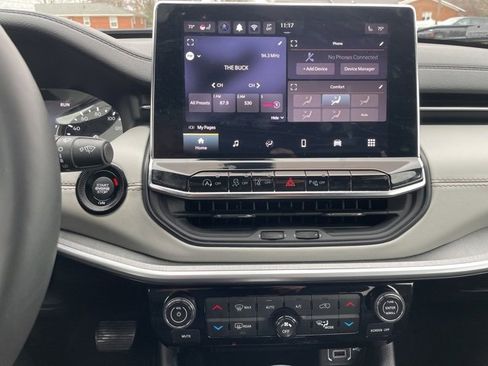 Used 2025 Jeep Compass Limited image 23