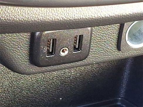 Used 2022 Chevrolet Traverse LT image 21