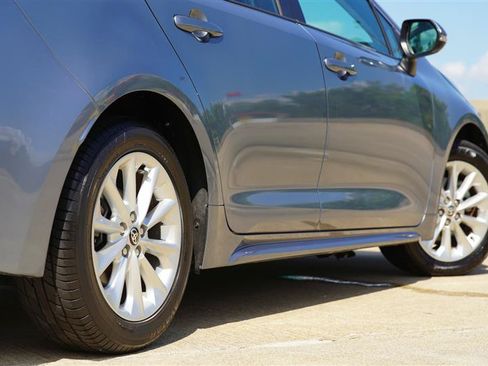 Used 2022 Toyota Corolla XLE FWD image 17