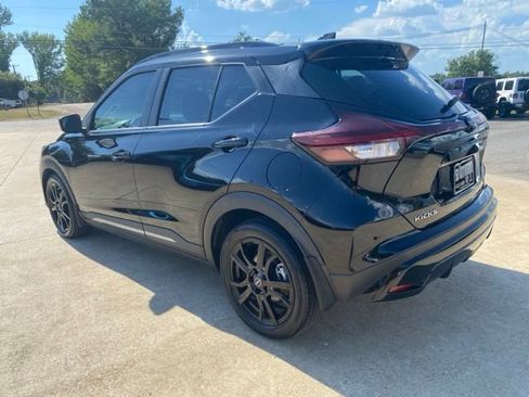 Used 2023 Nissan Kicks SR w/ SR Premium Package FWD image 4
