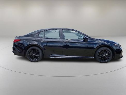 Used 2025 Toyota Camry SE FWD image 12