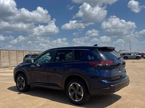 Certified 2025 Nissan Rogue SV FWD image 15