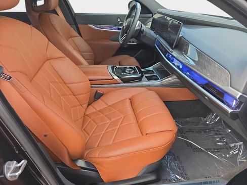 Used 2025 BMW i7 eDrive50 w/ M Sport Package RWD image 12