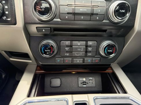 Used 2015 Ford F150 Lariat w/ Equipment Group 502A Luxury AWD/4WD image 14