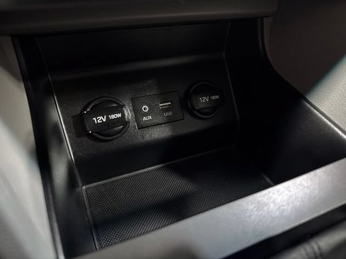 Used 2020 Hyundai Elantra SE FWD image 19