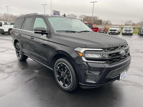Used 2023 Ford Expedition Limited image 11
