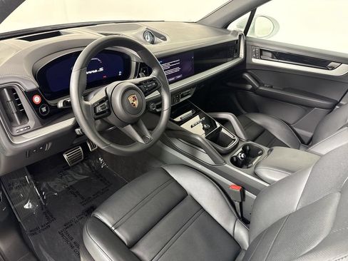 Certified 2025 Porsche Cayenne S AWD/4WD image 4
