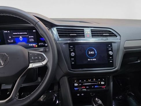 Certified 2023 Volkswagen Tiguan SE AWD/4WD image 17