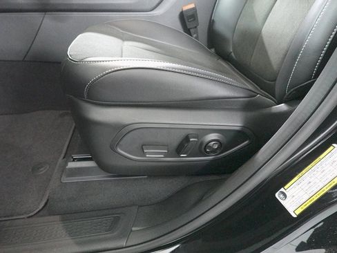 New 2025 Jeep Grand Cherokee Altitude image 10