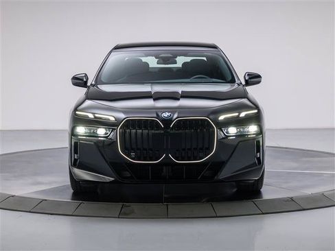 Used 2026 BMW i7 eDrive50 w/ M Sport Package RWD image 8