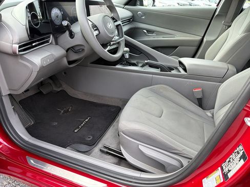 Used 2024 Hyundai Elantra SEL FWD image 9