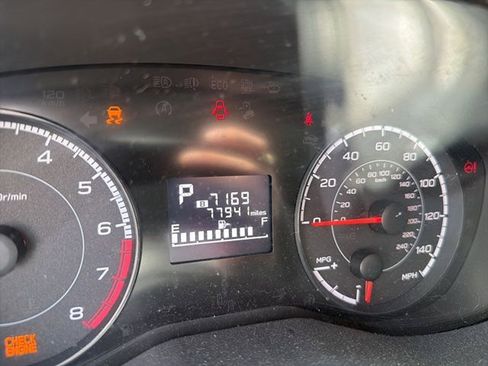 Used 2018 Subaru Crosstrek 2.0i AWD/4WD image 3