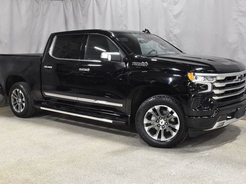 Used 2023 Chevrolet Silverado 1500 High Country w/ Technology Package image 3