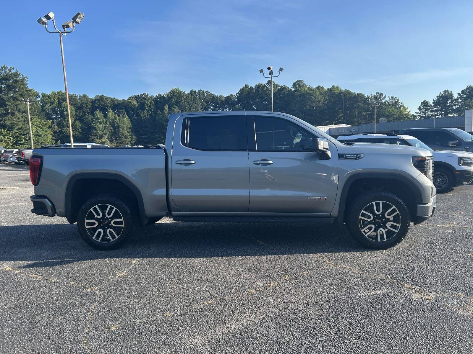 Used 2024 GMC Sierra 1500 AT4 w/ Technology Package AWD/4WD image 2