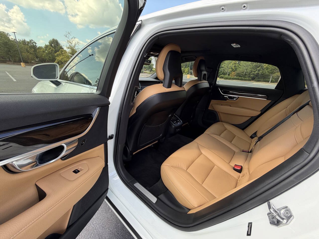 Used 2017 Volvo S90 T5 Momentum w/ Convenience Package FWD image 12