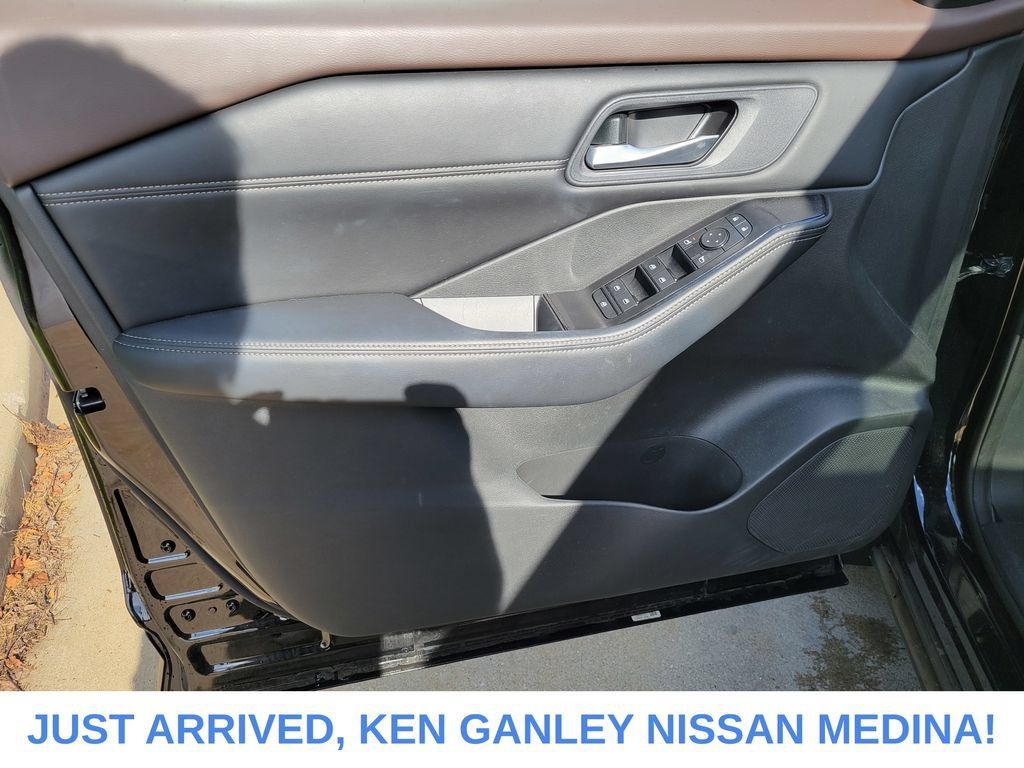 Certified 2023 Nissan Rogue SV w/ SV Premium B Package AWD/4WD image 15