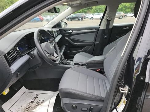 Used 2025 Volkswagen Jetta SE FWD image 5