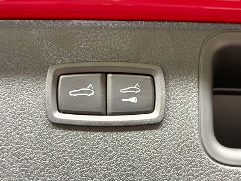 Certified 2025 Porsche Macan image 14