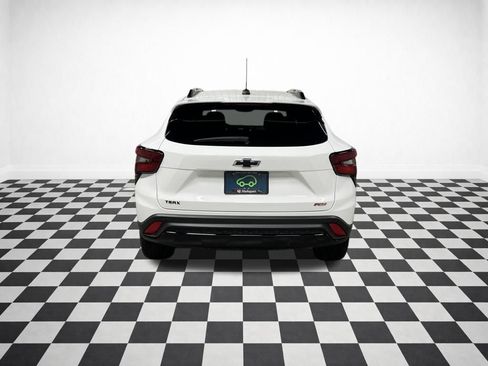 Certified 2025 Chevrolet Trax RS w/ Driver Confidence Package image 8