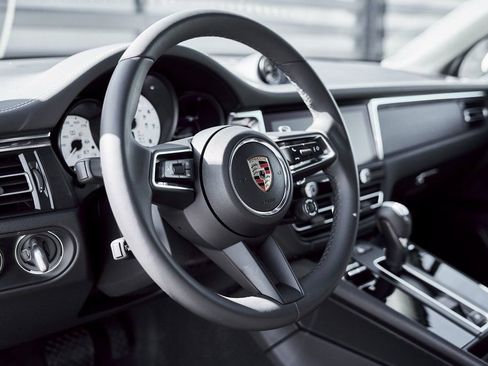 Used 2025 Porsche Macan GTS AWD/4WD image 40