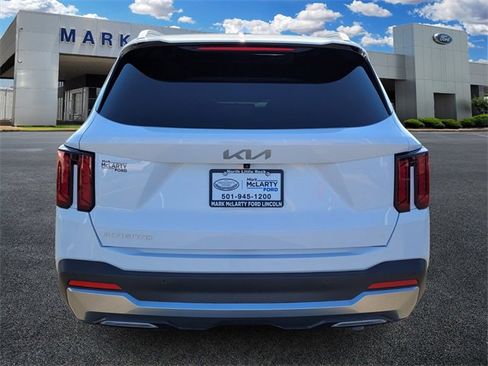 Used 2025 Kia Sorento EX w/ Panoramic Sunroof Package image 4