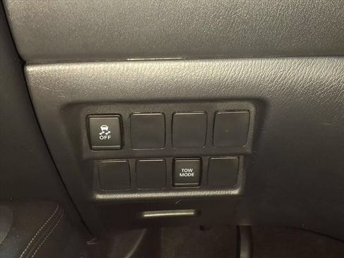 Used 2018 Nissan Pathfinder SV FWD image 20