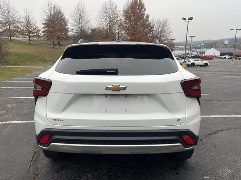 Used 2026 Chevrolet Trax LT image 4