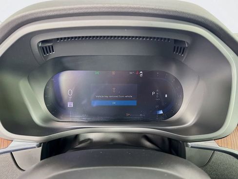 Used 2023 Volvo XC60 B5 Plus image 17