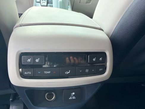 Used 2022 Hyundai Palisade Limited w/ Cargo Package FWD image 11