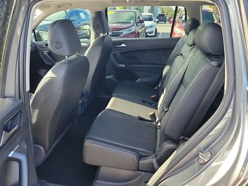 Certified 2023 Volkswagen Tiguan SE w/ Panoramic Sunroof Package FWD image 10