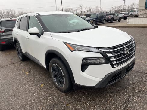 Used 2025 Nissan Rogue SV image 19