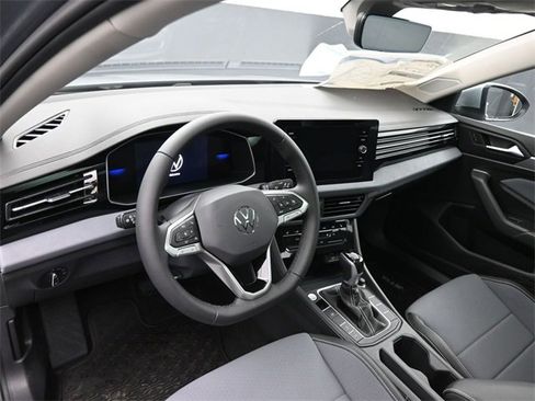 New 2025 Volkswagen Jetta SE image 33