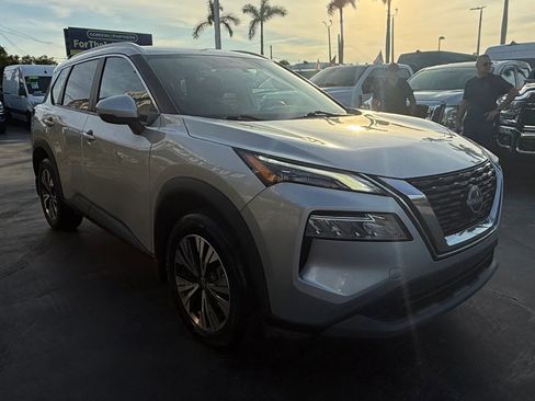 Used 2022 Nissan Rogue SV w/ SV Premium Package image 8