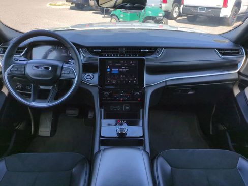 Used 2025 Jeep Grand Cherokee Altitude AWD/4WD image 14