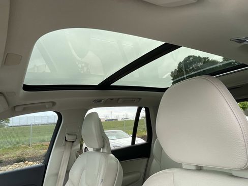 Used 2020 Volvo XC90 T6 Momentum AWD/4WD image 19