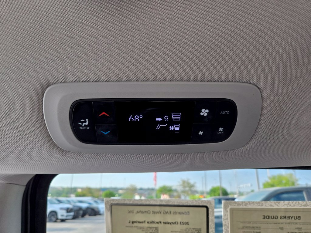 Used 2023 Chrysler Pacifica Touring-L FWD image 27
