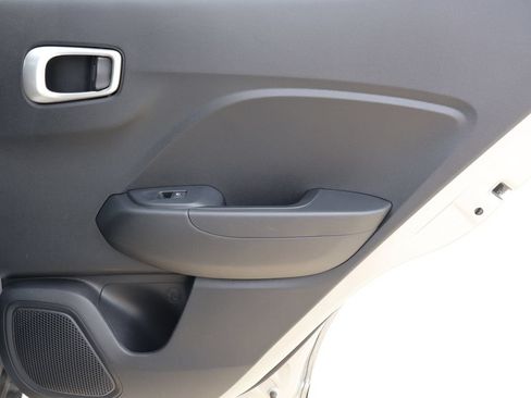 Used 2025 Hyundai Venue SEL FWD image 10