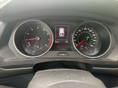 Used 2020 Volkswagen Tiguan SE image 19