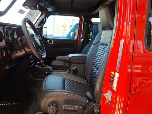 New 2025 Jeep Gladiator Sport image 7