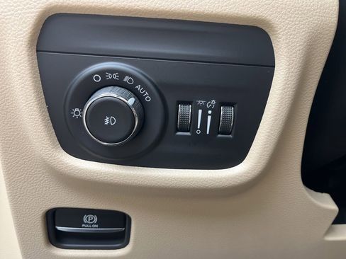 New 2026 Jeep Grand Cherokee Limited image 13