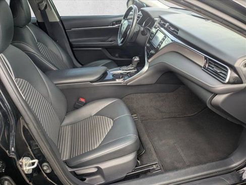 Used 2019 Toyota Camry SE w/ Convenience Package FWD image 18