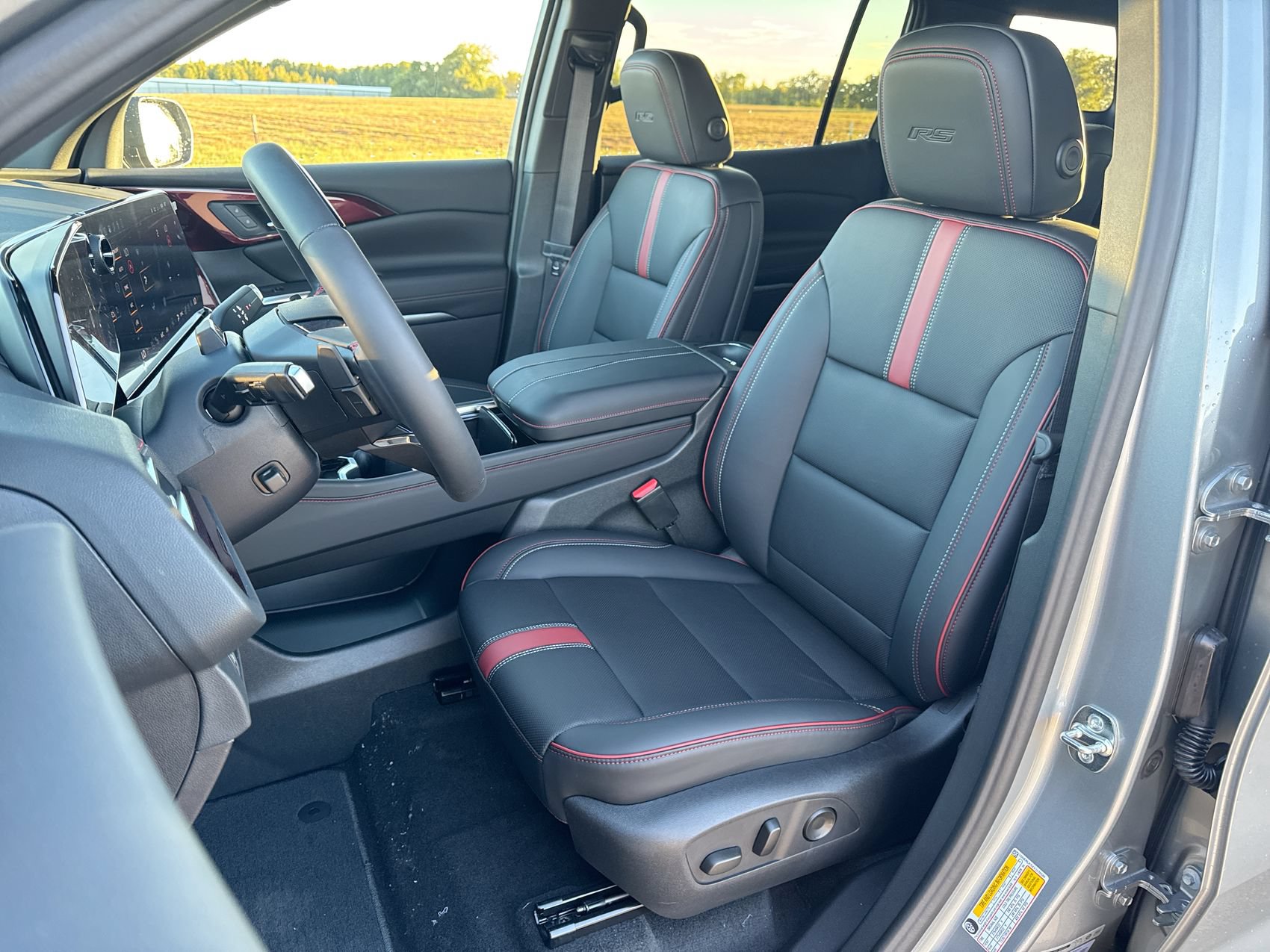 New 2027 Chevrolet Traverse RS FWD image 11