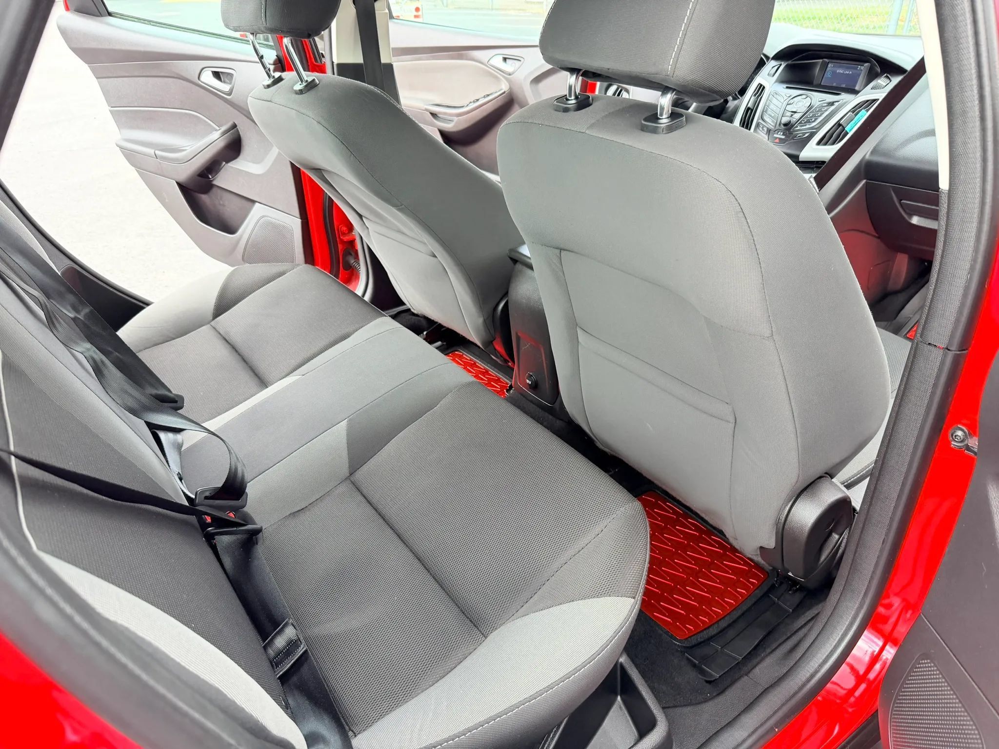 Used 2014 Ford Focus SE FWD image 12