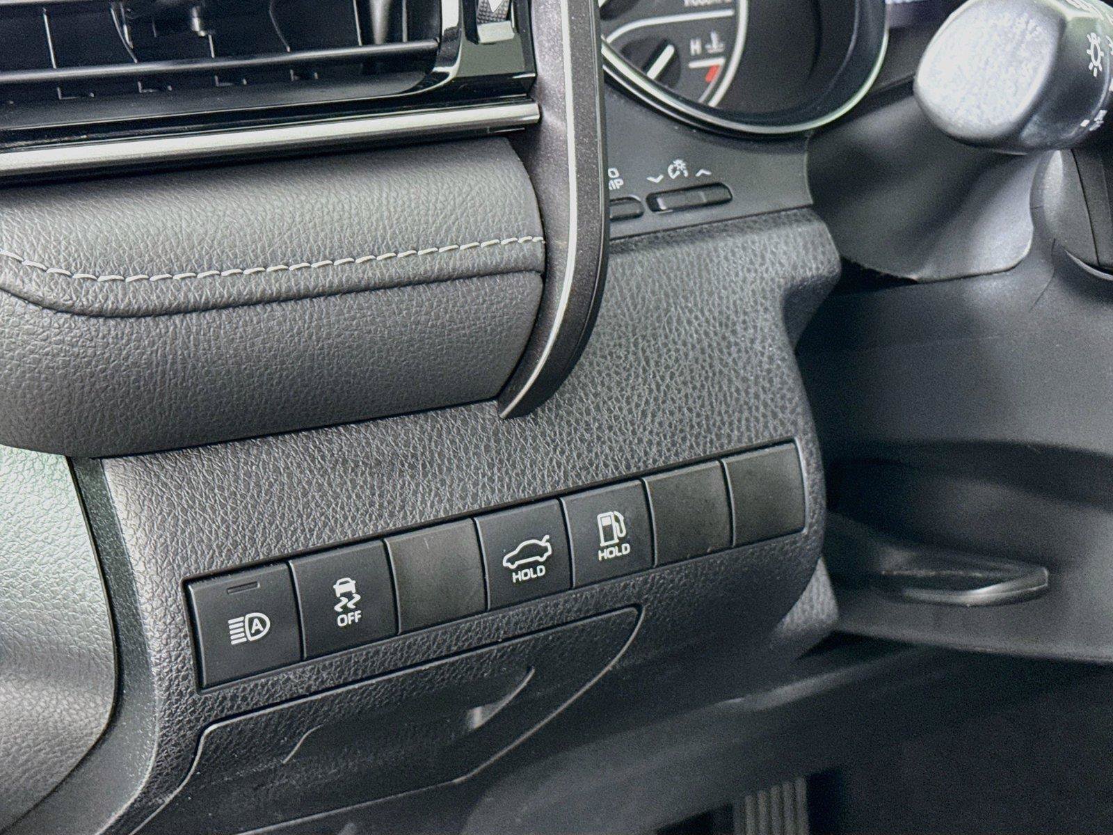 Used 2019 Toyota Camry SE w/ Convenience Package FWD image 14