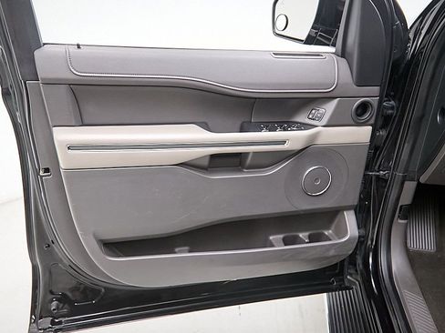 Used 2019 Ford Expedition XLT w/ Equipment Group 202A image 11