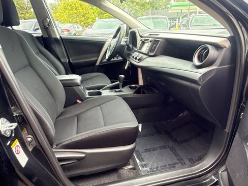 Used 2016 Toyota RAV4 LE AWD/4WD image 17